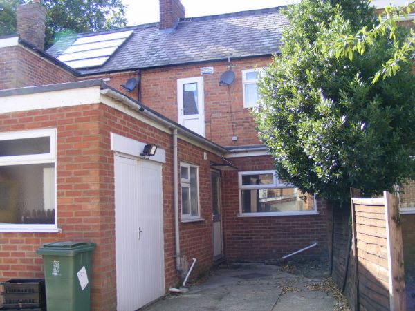 Michael Anthony Aylesbury - THREE BEDROOM TERRACED COTTAGE - Photo 10